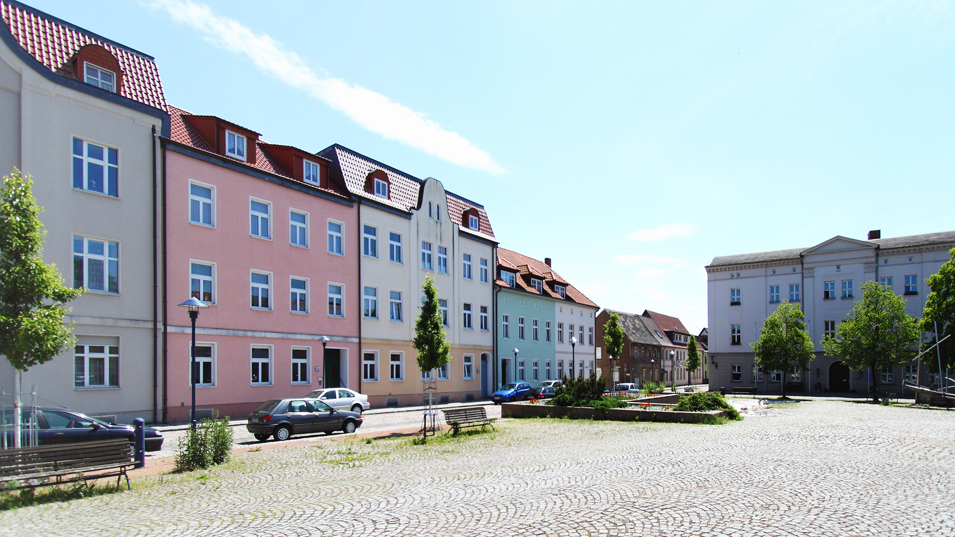 Der Marktplatz in Roßlau mit Rathaus